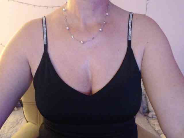 goodSnowQueen webcam