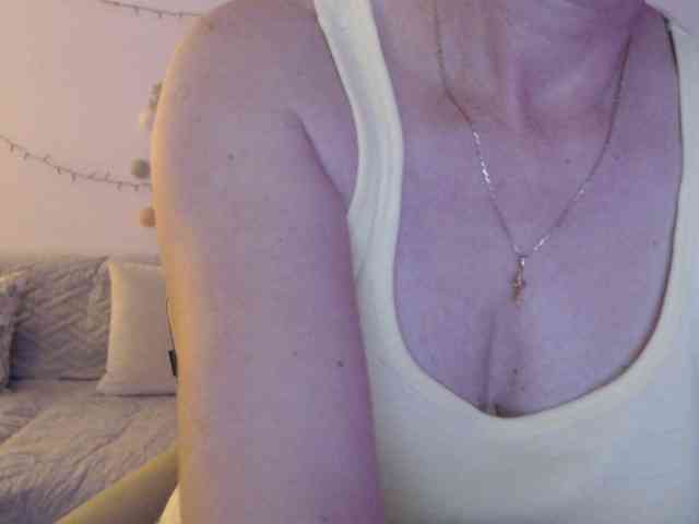 goodSnowQueen Live Webcam on BongaCams