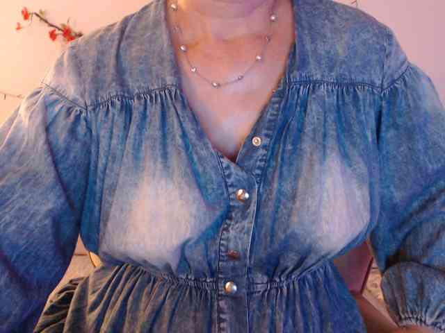 goodSnowQueen webcam