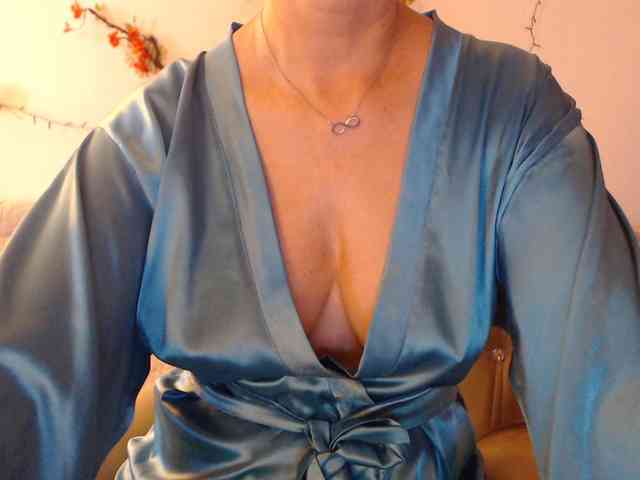 goodSnowQueen webcam