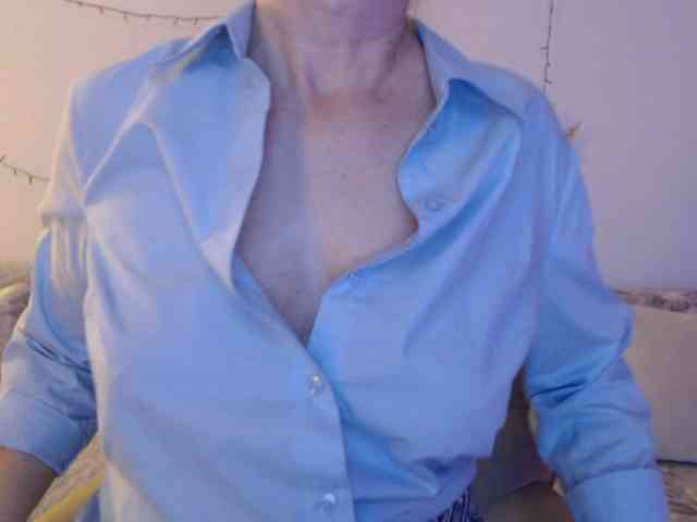 goodSnowQueen webcam