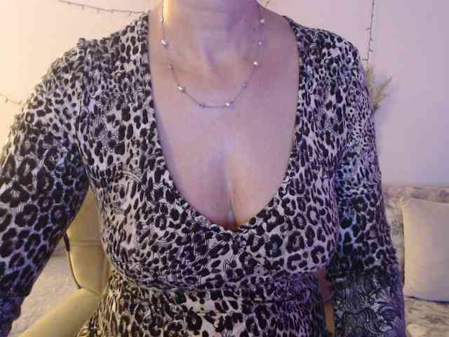 goodSnowQueen webcam