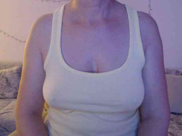 goodSnowQueen webcam