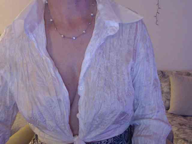 goodSnowQueen webcam