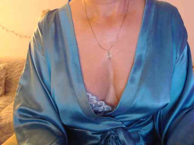 goodSnowQueen webcam