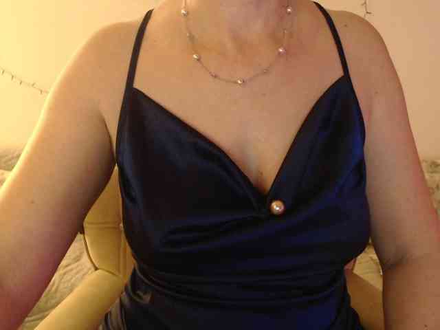 goodSnowQueen goodSnowQueen