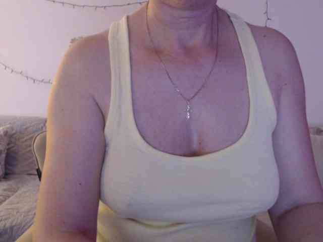 goodSnowQueen webcam