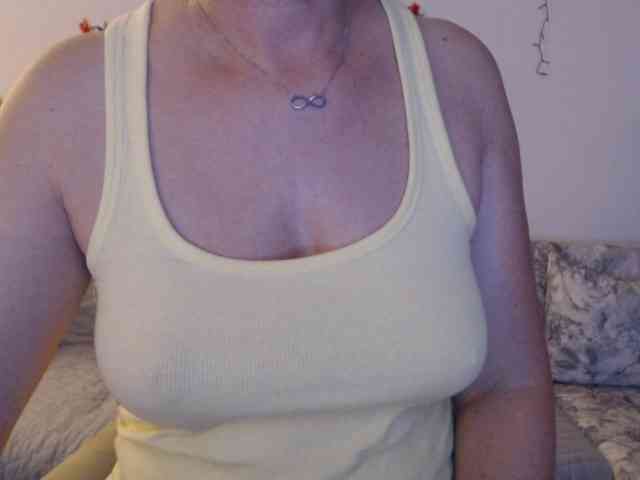 goodSnowQueen webcam