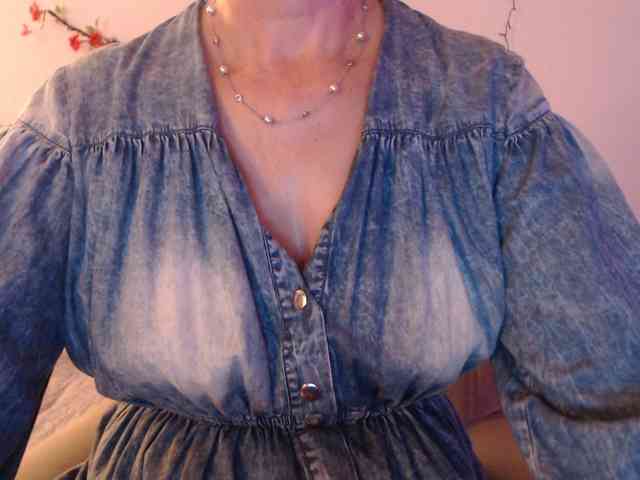 goodSnowQueen webcam