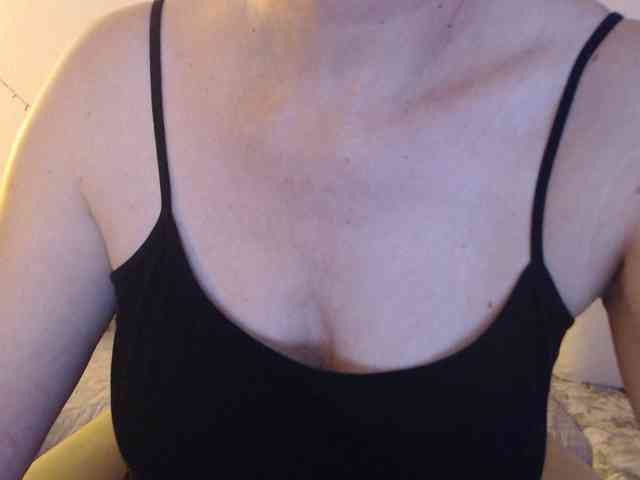 goodSnowQueen webcam