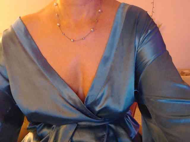 goodSnowQueen webcam