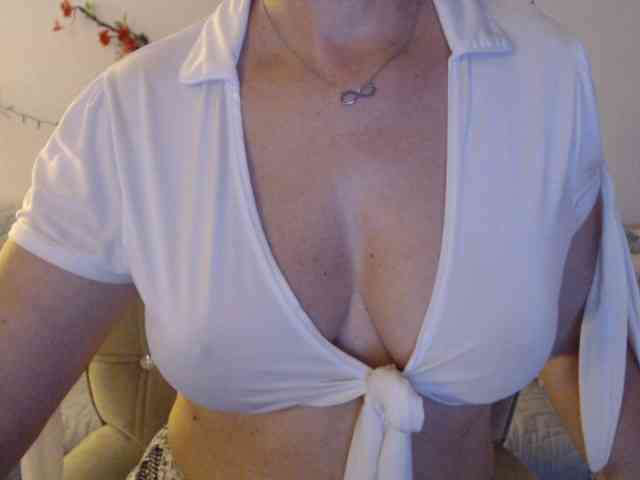 goodSnowQueen webcam