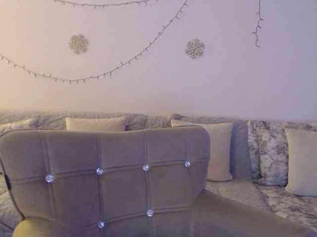 goodSnowQueen webcam