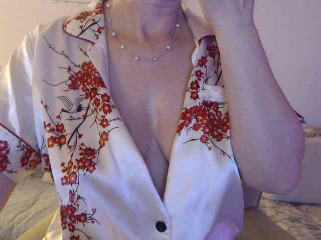 goodSnowQueen webcam