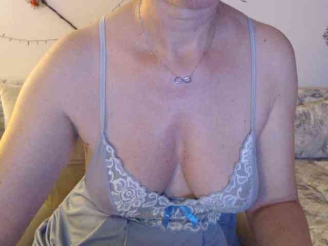 goodSnowQueen webcam