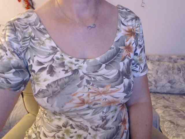 goodSnowQueen webcam