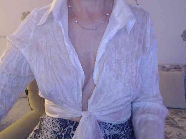 goodSnowQueen webcam