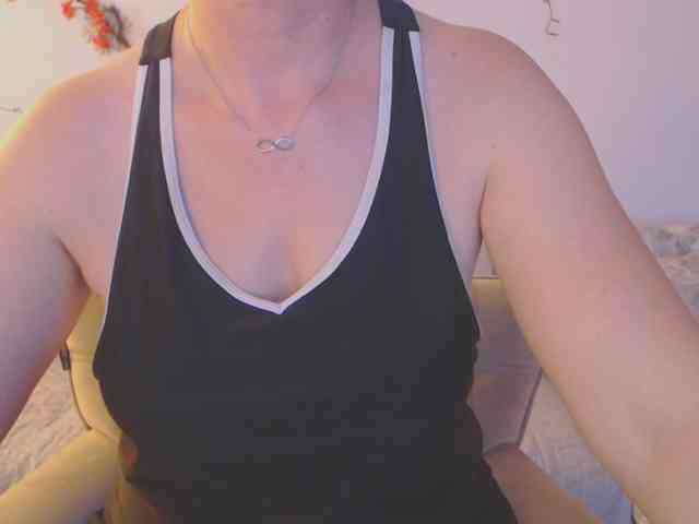 goodSnowQueen webcam