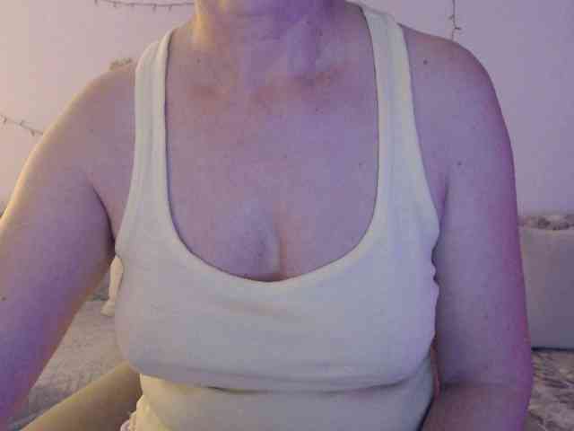 goodSnowQueen webcam