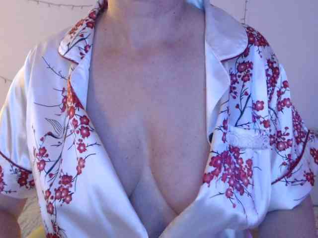 goodSnowQueen webcam