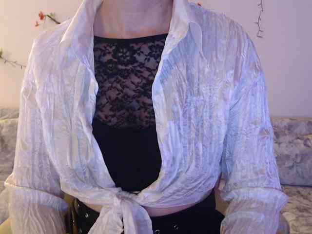 goodSnowQueen webcam