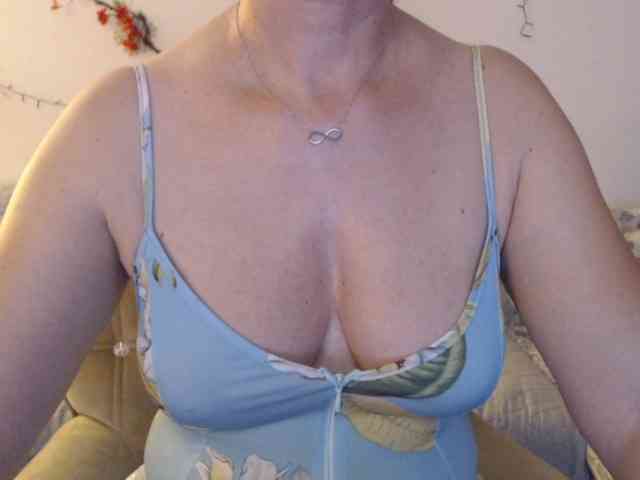 goodSnowQueen webcam