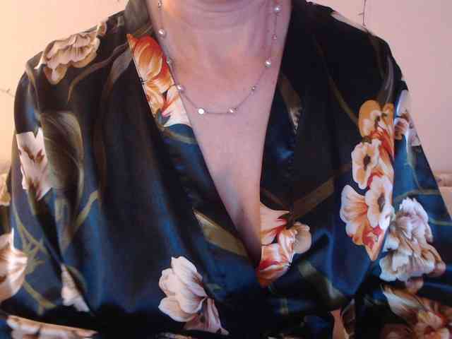 goodSnowQueen webcam