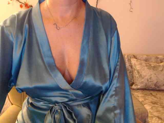 goodSnowQueen webcam
