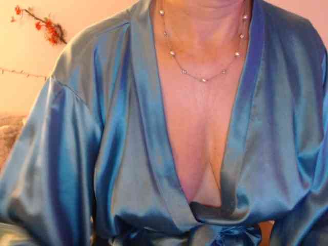 goodSnowQueen webcam