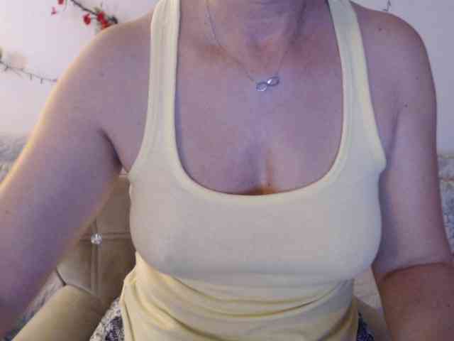 goodSnowQueen webcam