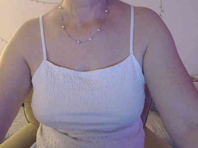 goodSnowQueen webcam