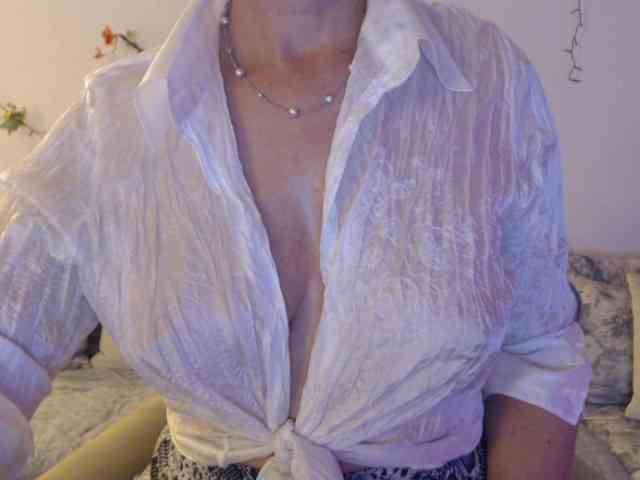 goodSnowQueen webcam