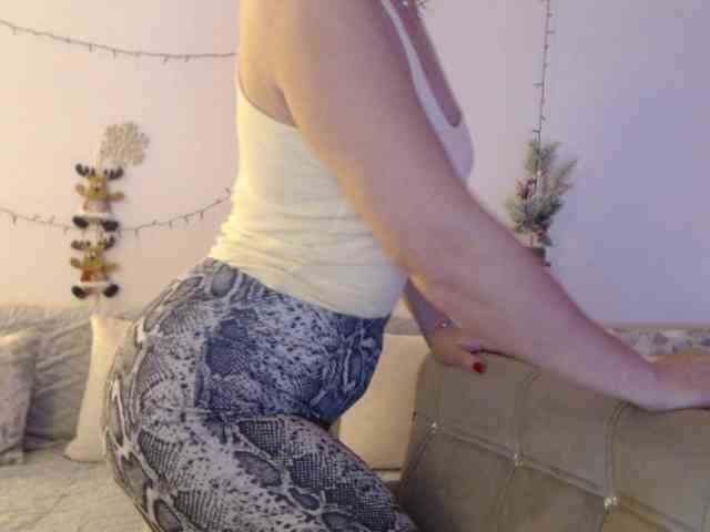 goodSnowQueen webcam