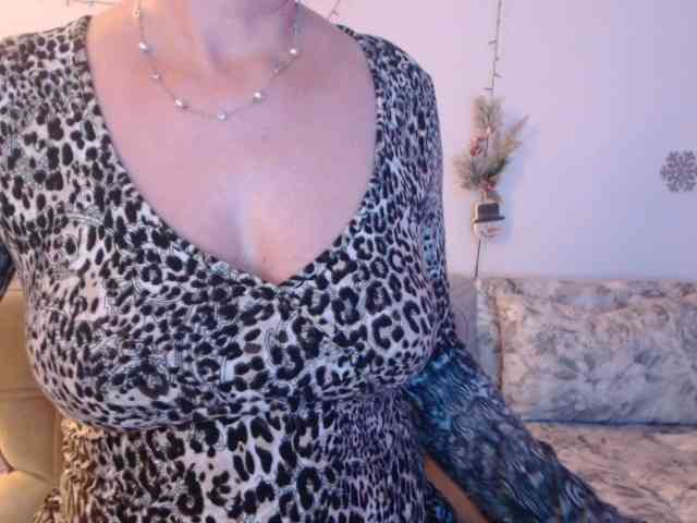 goodSnowQueen webcam