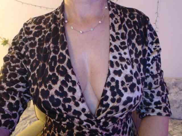 goodSnowQueen webcam