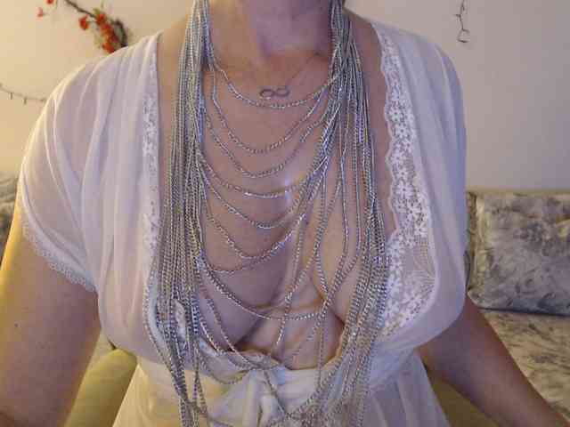 goodSnowQueen webcam