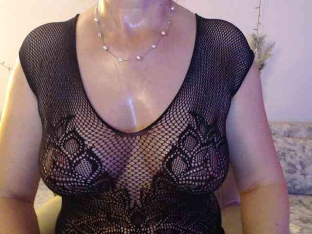 goodSnowQueen Live Webcam on BongaCams