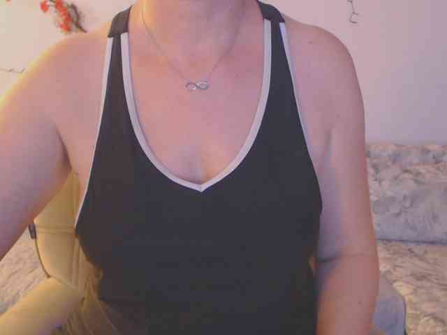 goodSnowQueen webcam