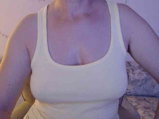 goodSnowQueen webcam