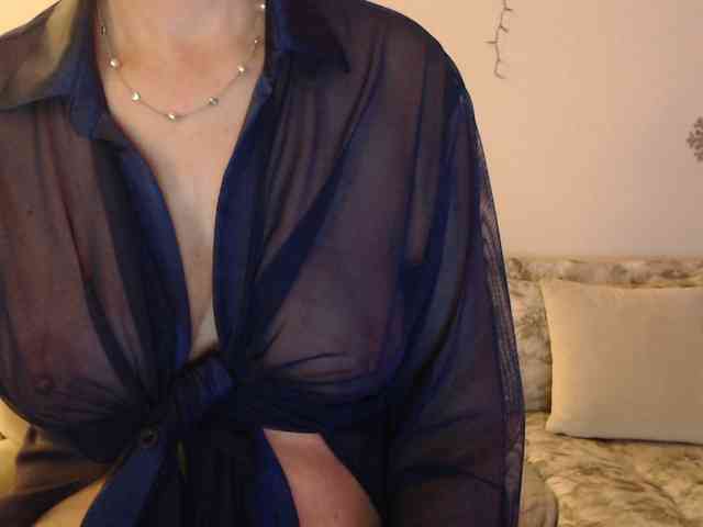 goodSnowQueen webcam