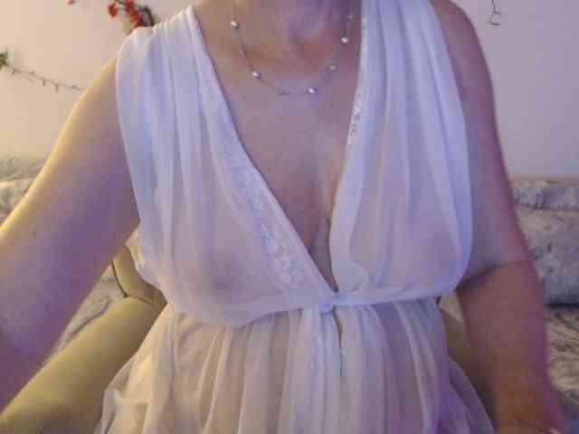 goodSnowQueen webcam