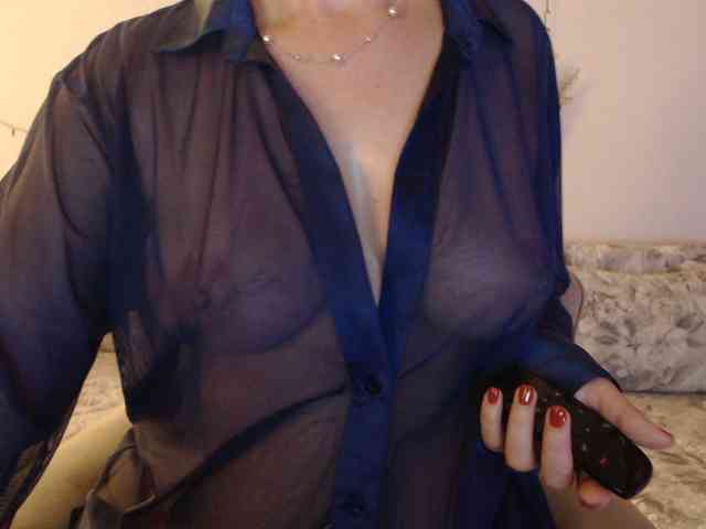 goodSnowQueen webcam