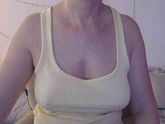 goodSnowQueen webcam