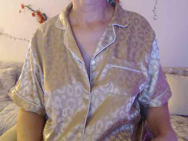goodSnowQueen webcam