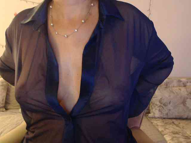 goodSnowQueen webcam