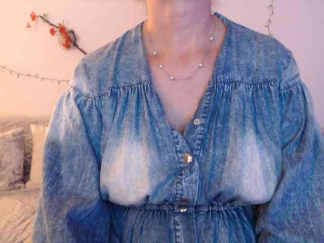 goodSnowQueen webcam