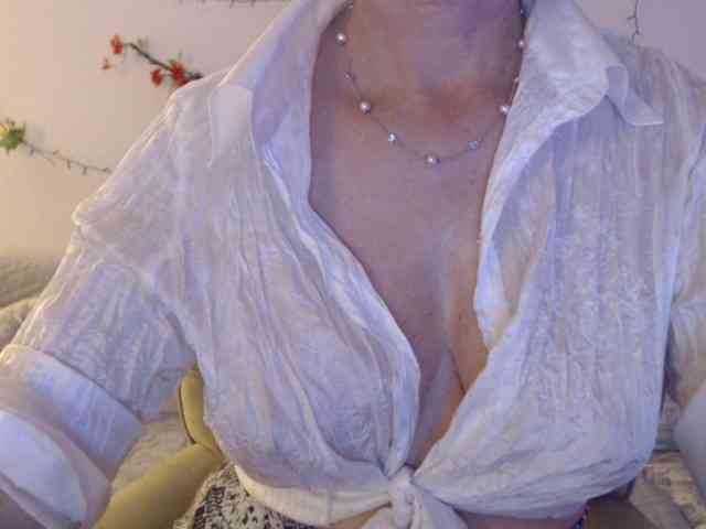 goodSnowQueen webcam