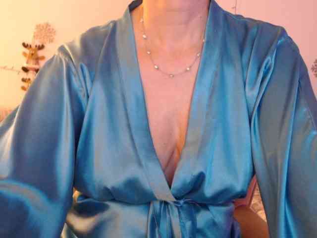 goodSnowQueen webcam