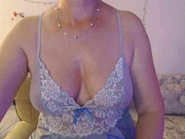 goodSnowQueen webcam