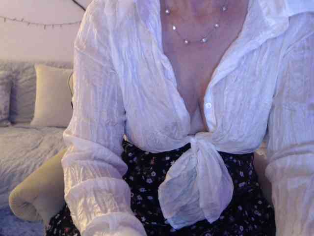 goodSnowQueen webcam